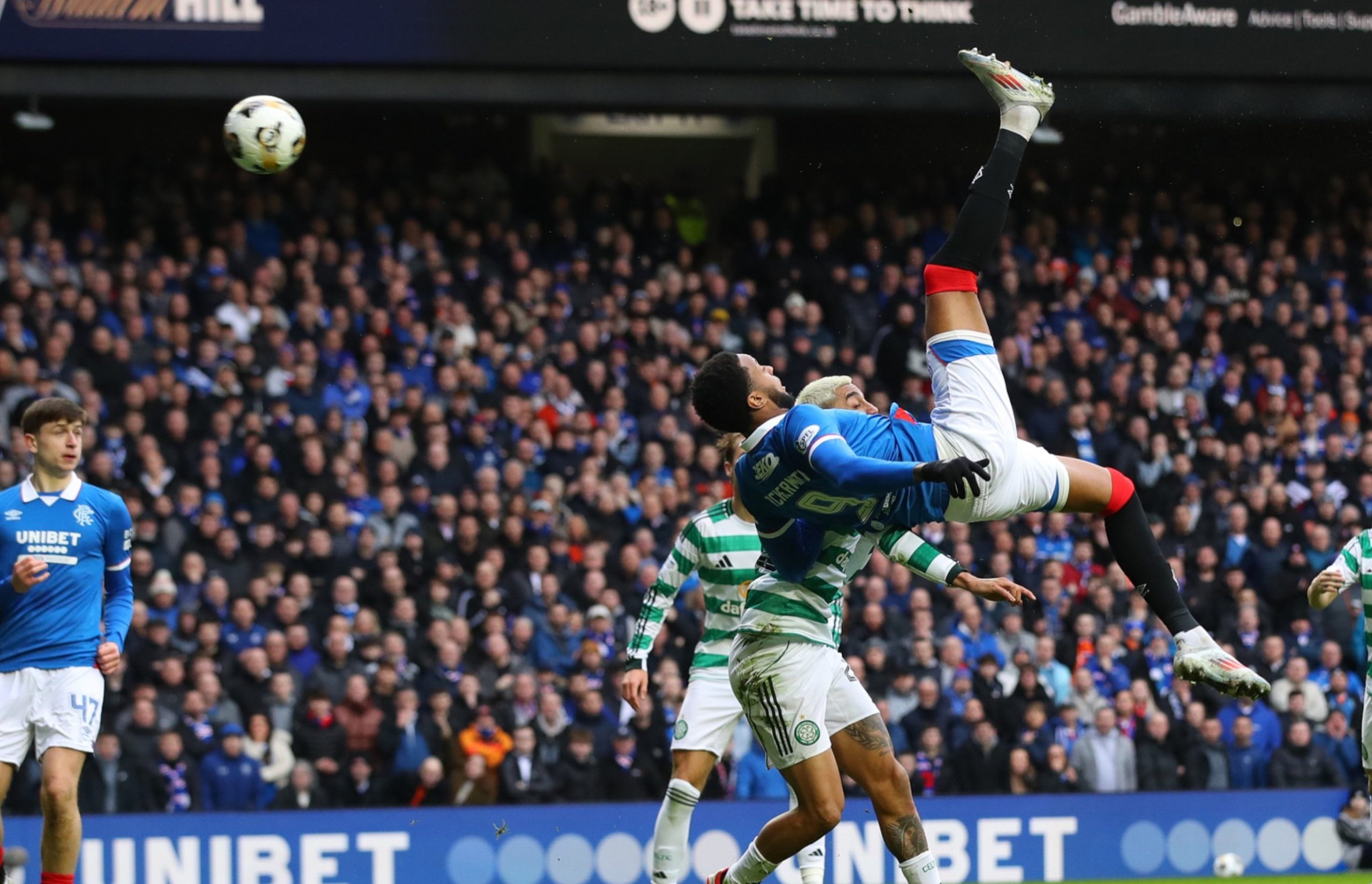 Соиграч на Миовски даде спектакуларен гол со ножички во „Олд Фирм“ дербито! (ВИДЕО)