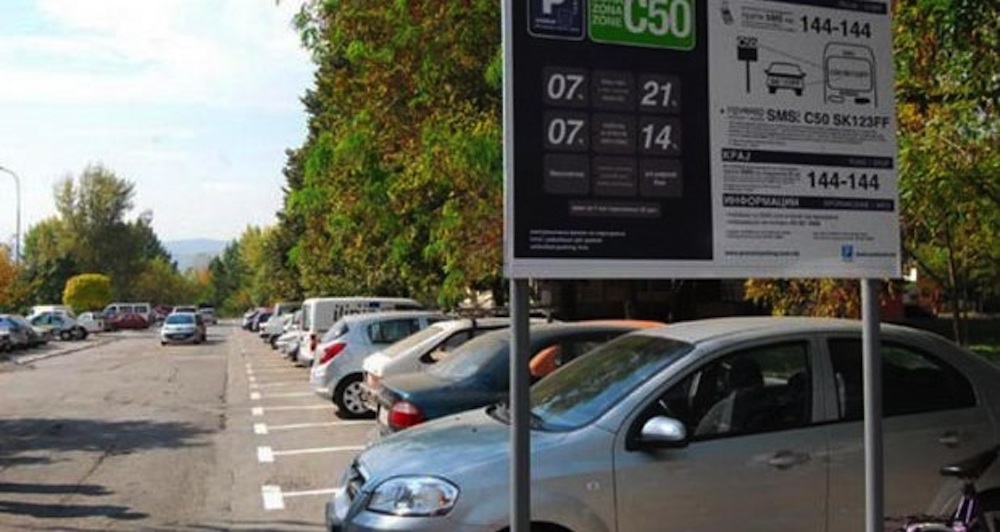 СДСМ Аеродром бара итно одложување на зонското паркирање во Реонски Центар поради реакции од жителите