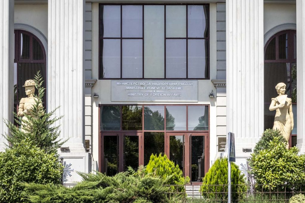 МНР ќе издвои речиси еден милион евра за чартер-летови за евакуација на македонските државјани од Блискиот Исток