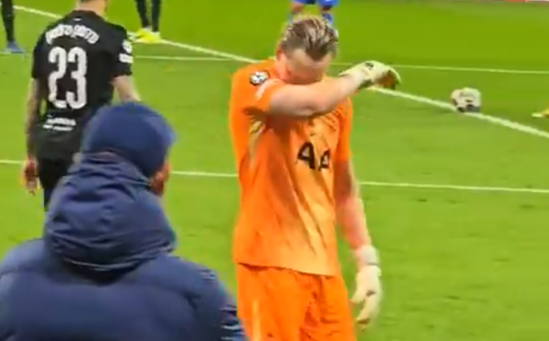 За Тотнем следниот месец ќе брани голманот кој Тудор го расплака на меч во Лигата на шампионите