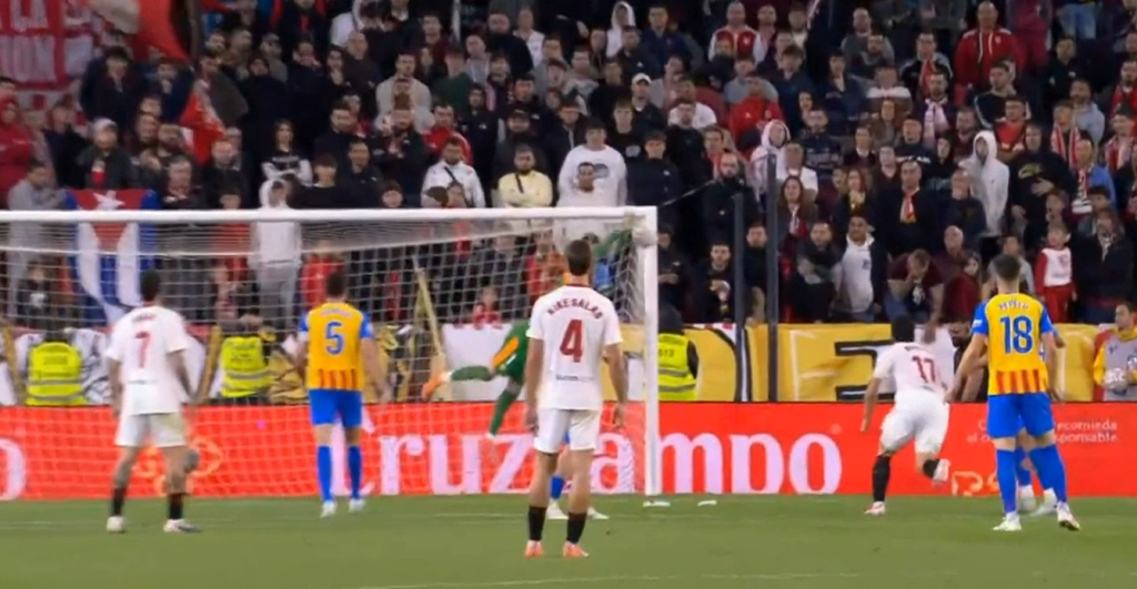 Валенсија ја победи Севиља, Столе се истакна со маестрална парада во финишот (ВИДЕО)