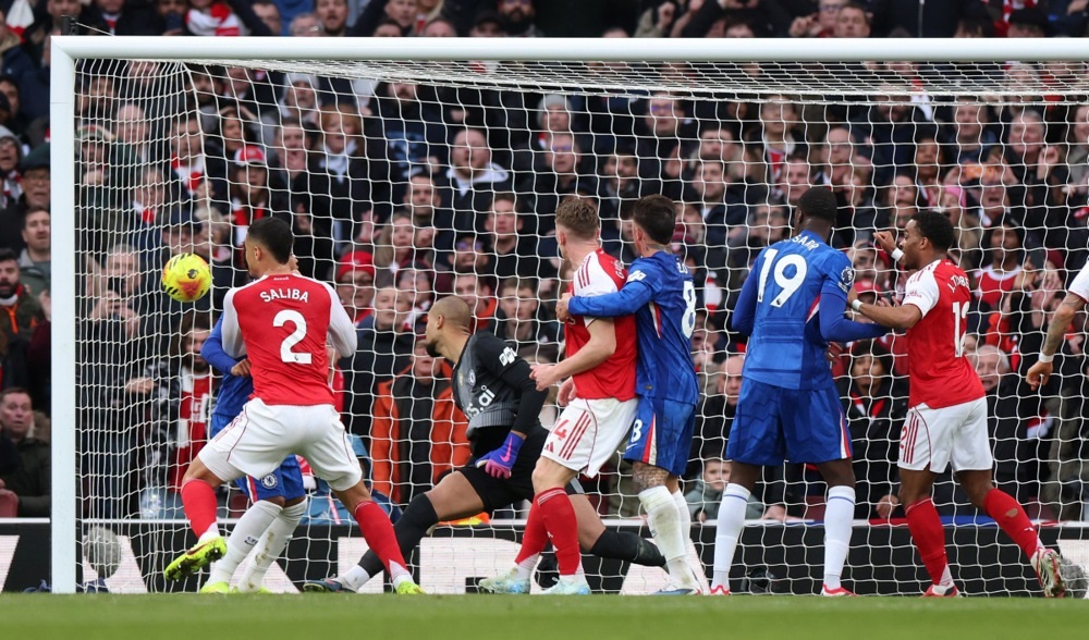 Три корнери три гола, Арсенал го победи Челзи