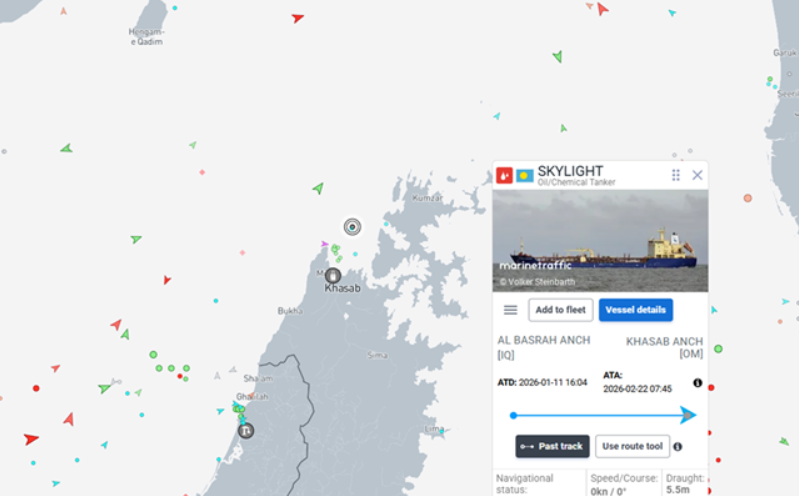Погоден е танкер кај Оман
