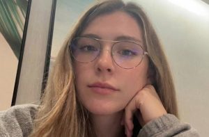 (ВИДЕО) Жена слушнала коментар од непознат човек. Одеднаш сите нејзини симптоми добиле смисла