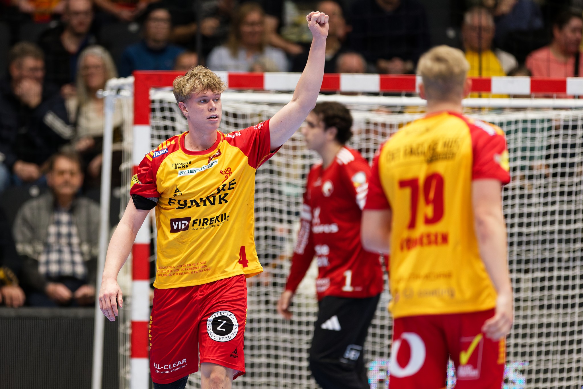 ГОГ со „брејк“ во Унгарија и направи мешаница во групата