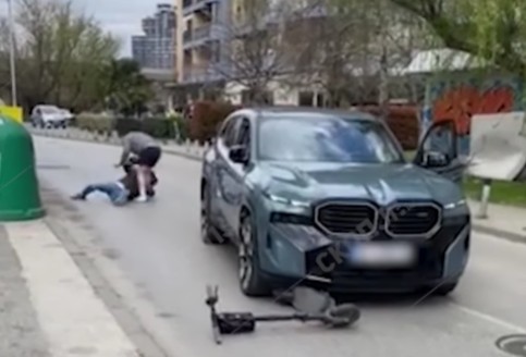 СО БМВ УДРИ ВО ВОЗАЧ СО ТРОТИНЕТ, ПА ГО НАТЕПА: Се појави видео од инцидентот