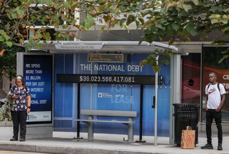 Половина година Америка позајмува 50 милијарди долари НЕДЕЛНО