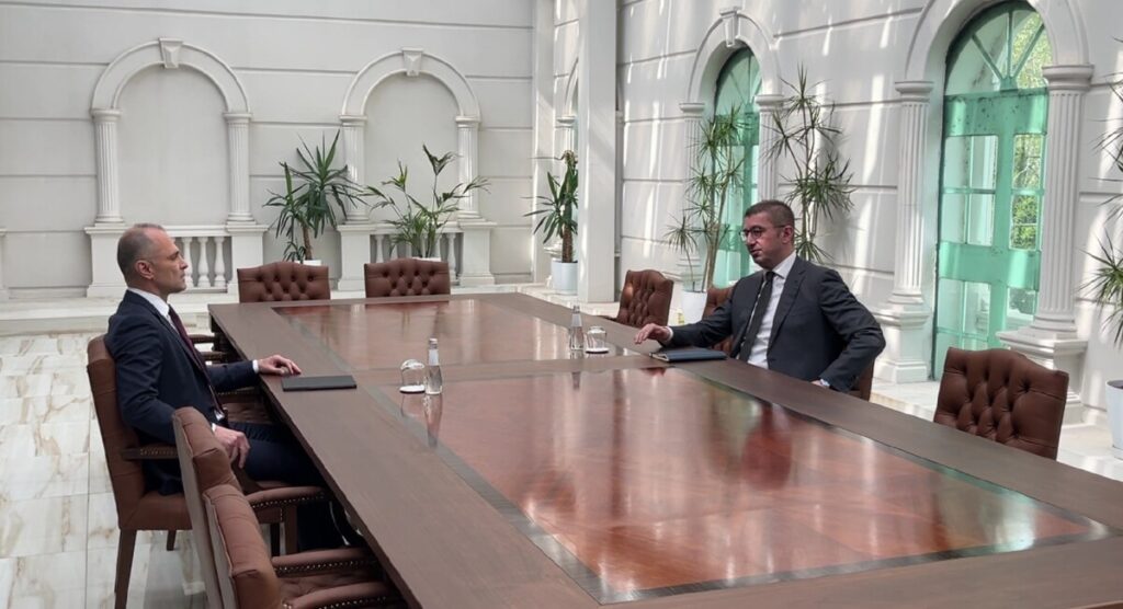 Филипче контра Мицкоски: Утре дериватите ќе поскапат од четири до шест денари