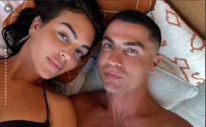 (ВИДЕО+ФОТО) „ДОЈДОВ СО АВТОБУС А ЗАМИНАВ ВО БУГАТИ“: Еве како богатството што го стекна поради Роналдо ја промени продавачката Џорџина