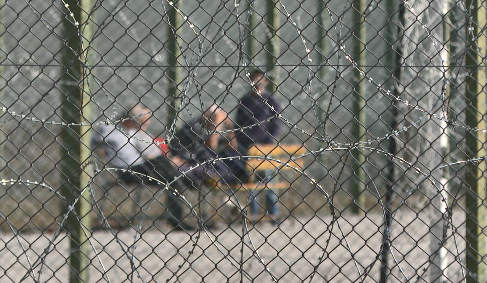 Прва екстрадиција од ОАЕ во Македонија: Испорачан осуденик кој треба да одлежи три и пол години затвор