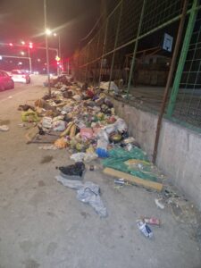 Екипите на ЈП Комунална хигиена-Скопје отстранија две обемни диви депонии лоцирани на Пластичарска улица и во Старата скопска чаршија