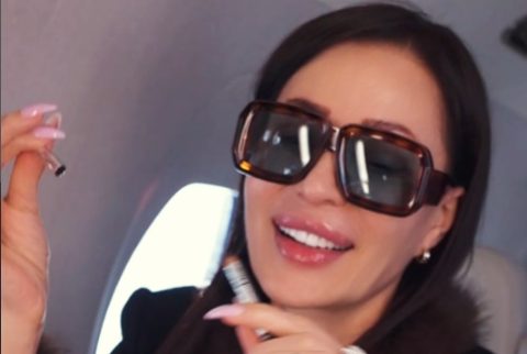 Цеца откри што носи во нејзината чанта од 40.000 евра: Многумина забележаа дека едно нешто не носи со себе (Видео)