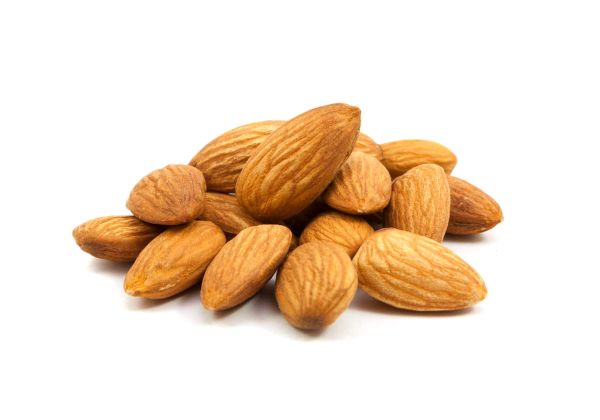 ШАКА БАДЕМИ ПРЕД СПИЕЊЕ: ТИЕ СОДРЖАТ И МЕЛАТОНИН И МАГНЕЗИУМ И НАВИСТИНА ГО ПОДОБРУВААТ КВАЛИТЕТОТ НА СПИЕЊЕТО