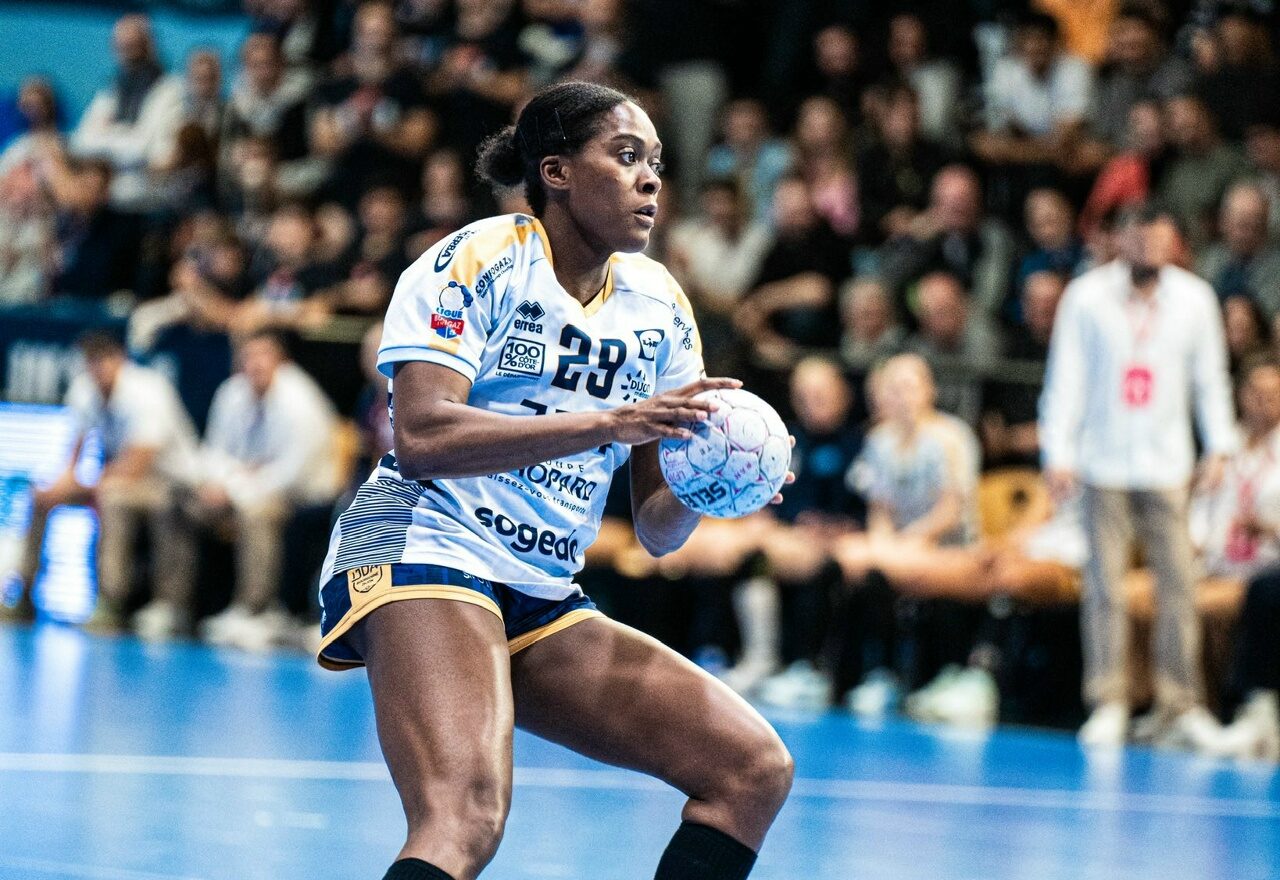 Беше светска шампионка со Франција, па ја смени репрезентацијата, а сега ја завршува кариерата