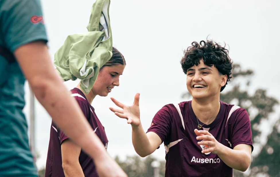 Првпат се појавија во јавност по бурниот период, две ирански фудбалерки тренираа со нов клуб во Австралија (ФОТО)