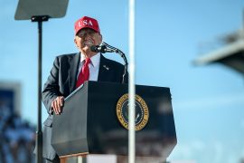 Трамп бара Велика Британија да испрати воени бродови во областа на Ормускиот теснец