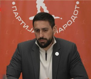 Српски попови хараат по Крушево