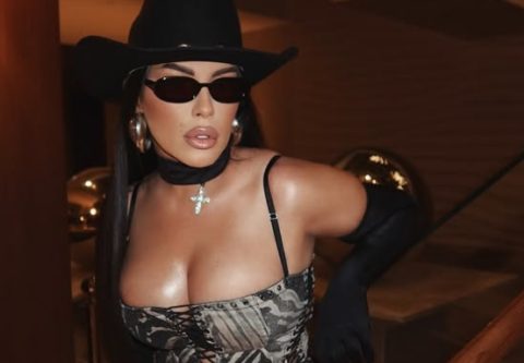 Пејачката е принудена да се откаже од своите чевли: Стапалата на Сека Алексиќ пораснаа два броја