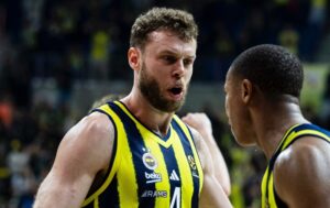 Фенербахче сака да го продолжи договорот со Мели