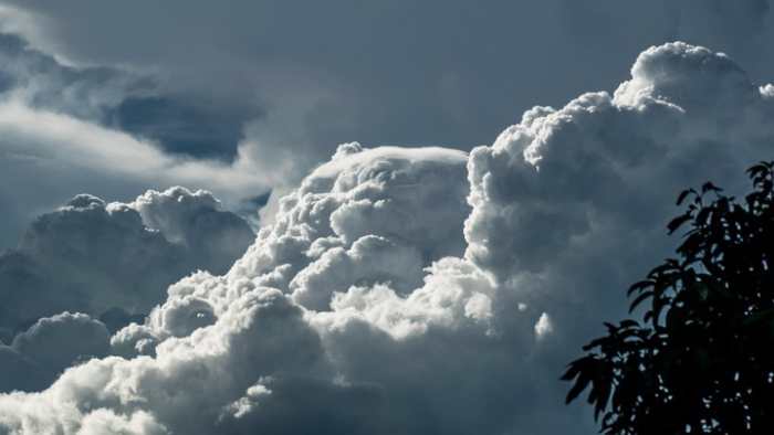 Денес облачно време со сончеви периоди и повремен дожд