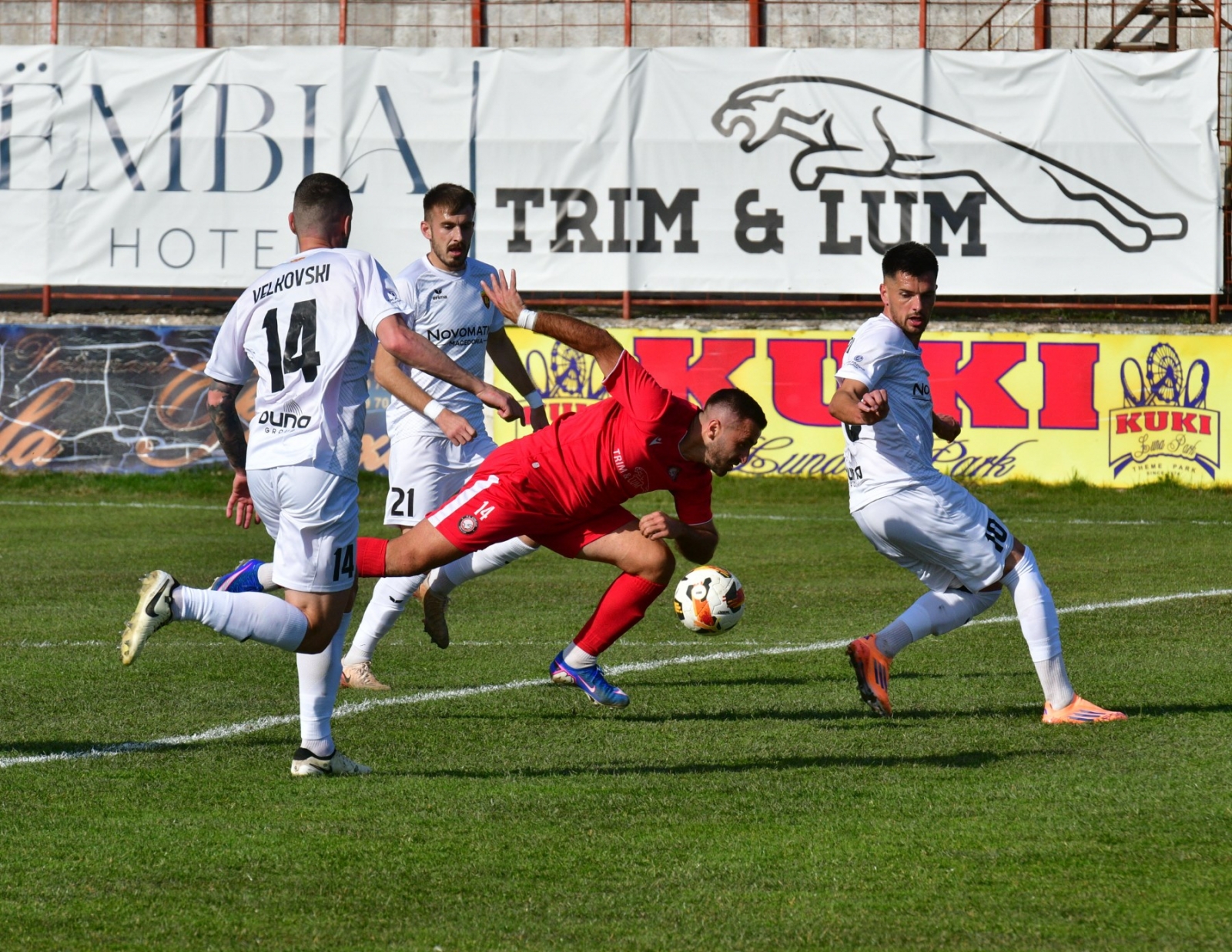 Негативни оценки за судиите и ВАР-собата за дербито меѓу Струга и Вардар (ВИДЕО)