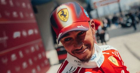 И тоа се случи: Прв подиум за Луис Хамилтон во „дресот“ на Ферари!