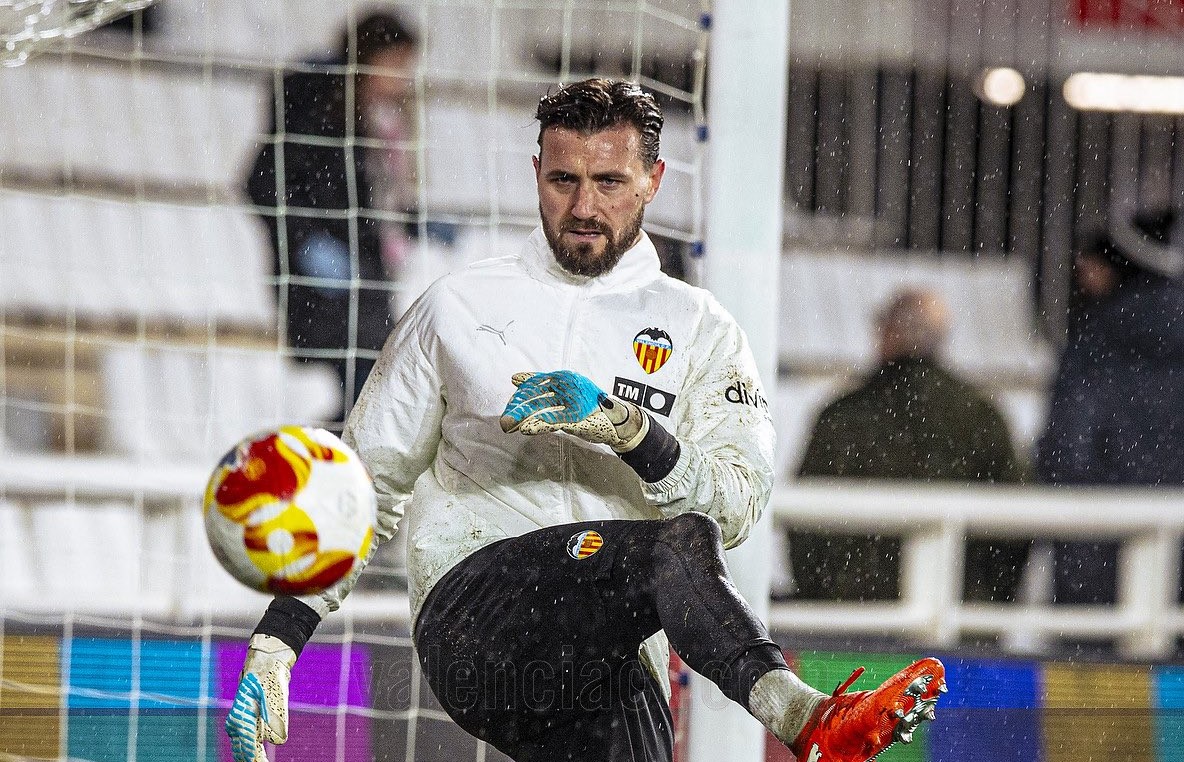 Тренерот на Валенсија има големи пофалби за Димитриевски!