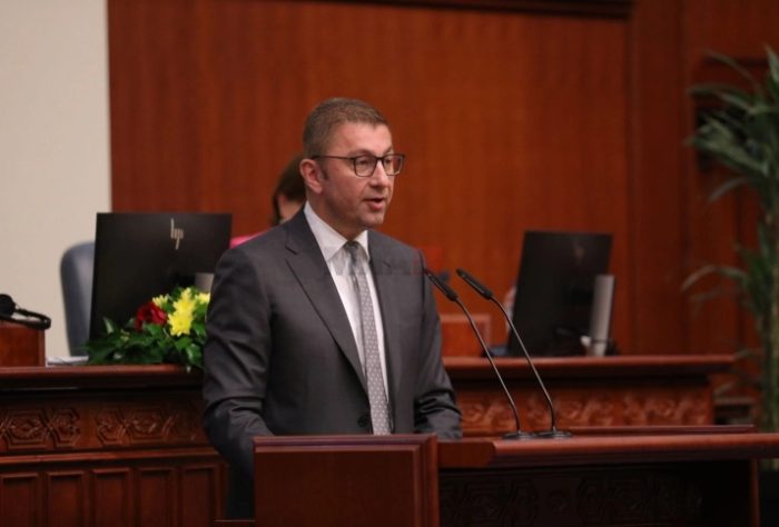 МИЦКОСКИ: Никој нема против албанскиот јазик, но треба да се знае дека официјалниот јазик во Македонија е македонскиот