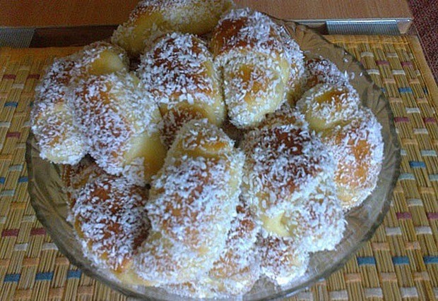 Кифлички со домашен џем кои се топат во уста