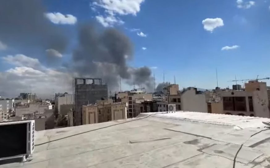 (ВИДЕО) Жена загина во експлозија на плоштадот во Техеран за време на демонстрации