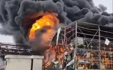 (ВИДЕО) ИРАНСКА РАКЕТА ПОГОДИ ХЕМИСКА ФАБРИКА ВО ИЗРАЕЛ: Пожар во индустриска зона, нема повредени