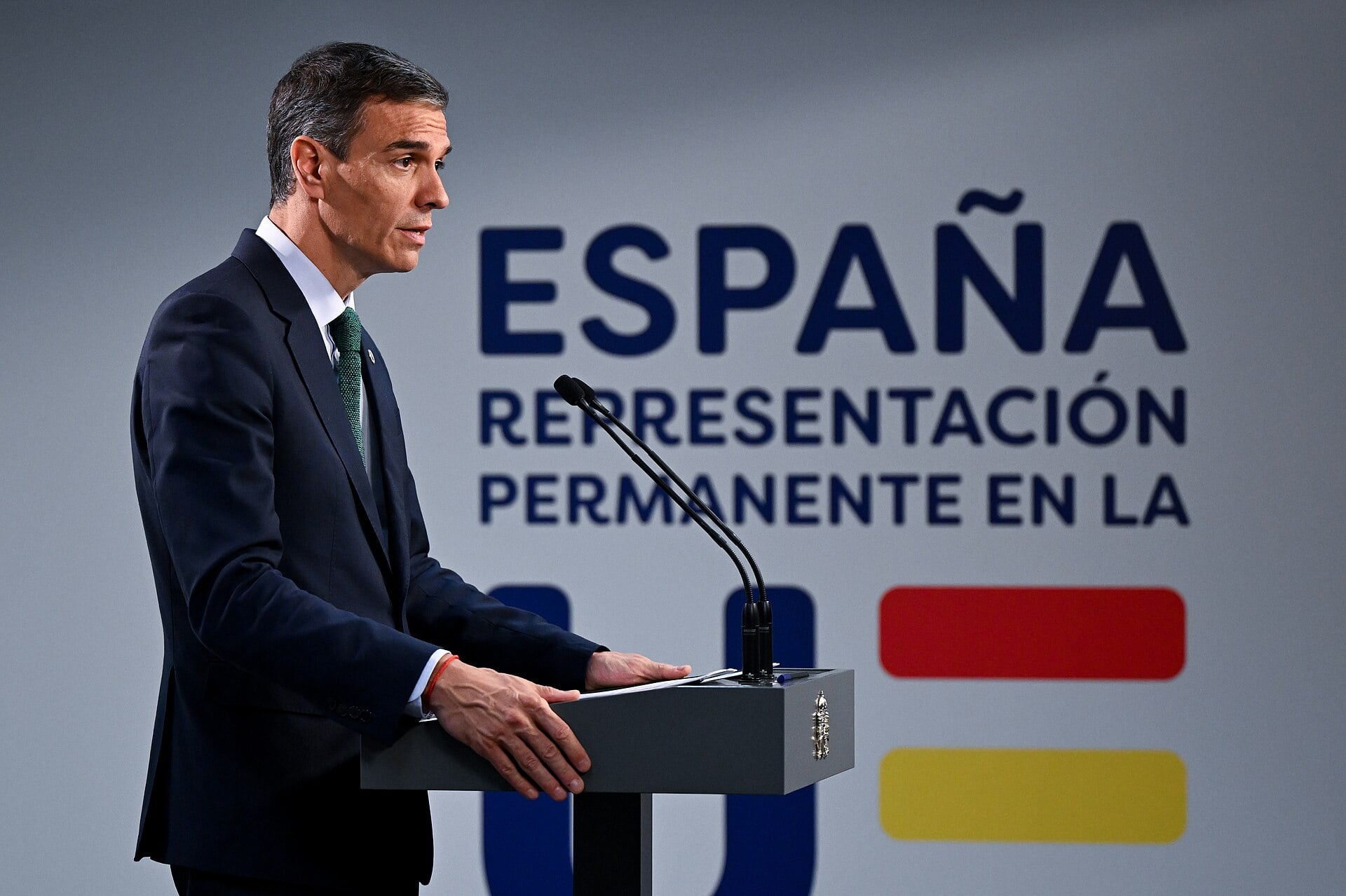 „ДА НЕ ИГРАМЕ РУСКИ РУЛЕТ СО МИЛИОНИ ЛУЃЕ“, му одговори на Трамп шпанскиот премиер Санчез на заканата за прекин на трговијата