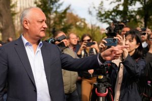 Тензии околу црковен имот во Молдавија: повици за смиреност по судир меѓу верници и полиција