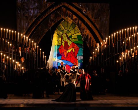 Подарок за 8-ми Март: 50% попуст на билетите за операта „Тоска“