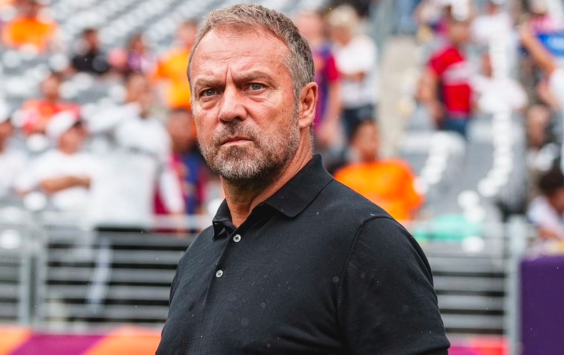 Ханси Флик останува на кормилото на Барселона до 2028 година