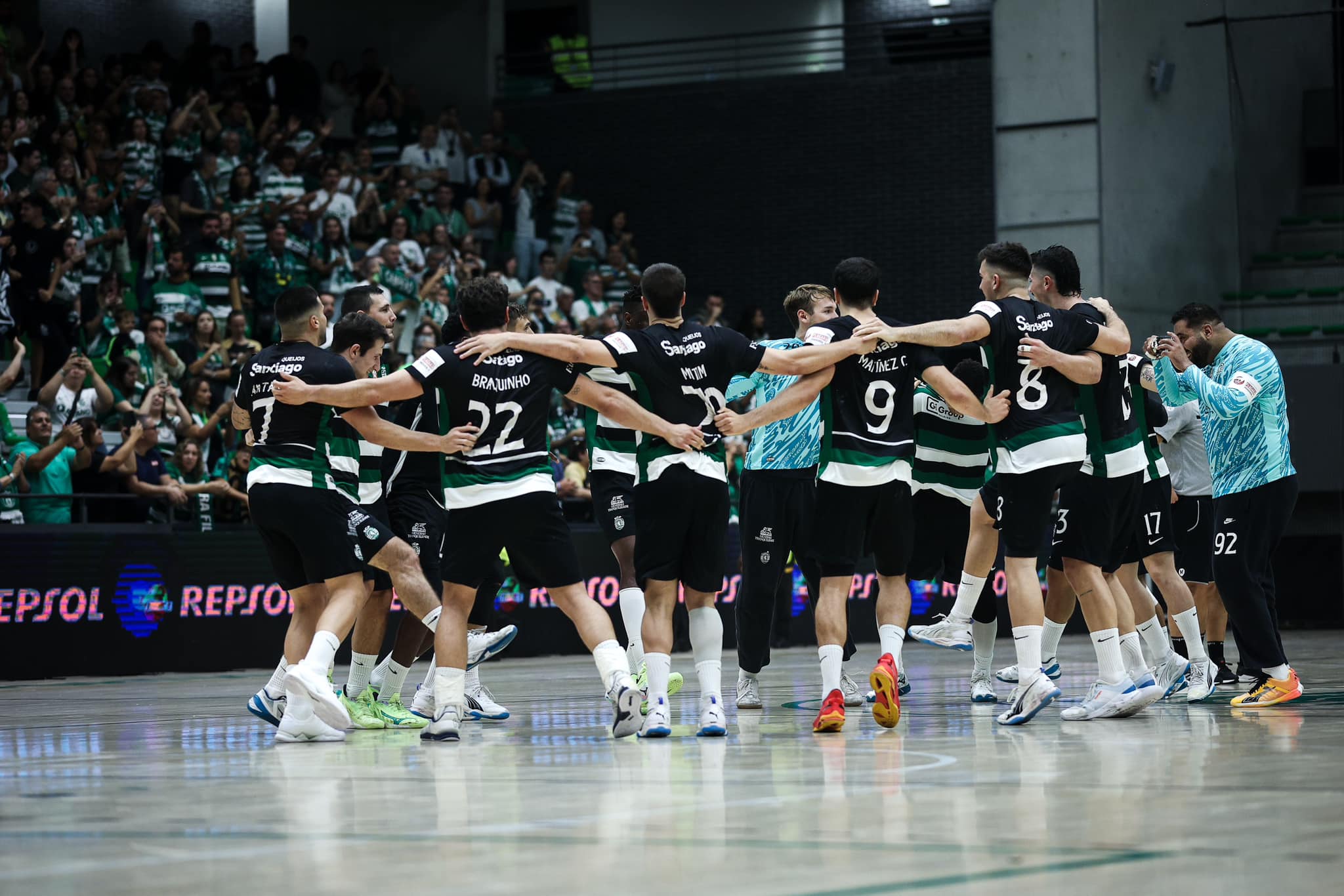 СКАНДАЛOЗНО: Смрдеа од соблекувална испрати ракометар и тренер во болница!