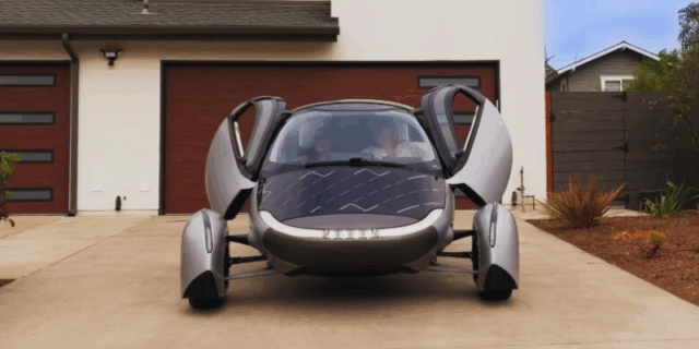 Првиот електричен автомобил на соларен погон излезе од производствената лента