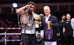 Ворен му вети на Итаума дека наскоро ќе добие борба за светска титула: Мора да се ослободи од стравот