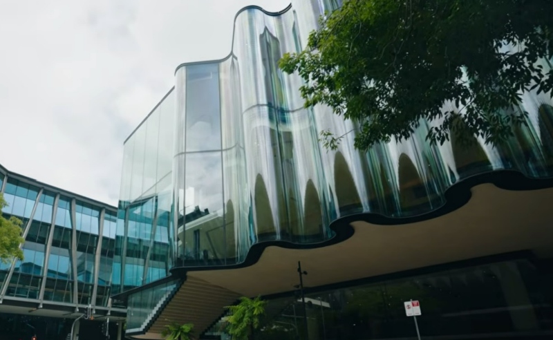 Бранови од стакло - како е направена една од најсложените фасади денес