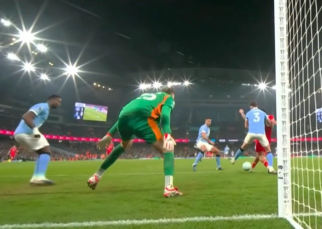 Велемајсторија на Нотингем Форест, Донарума во бунило