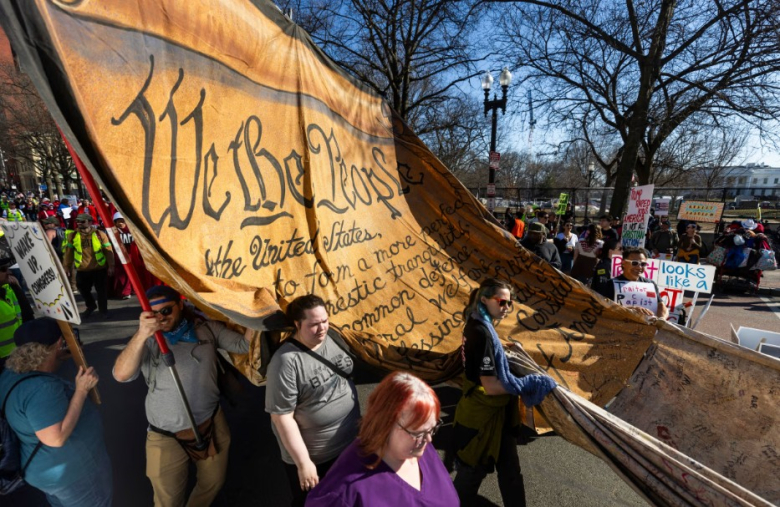 Нападот врз Иран е неразумен и неуставен