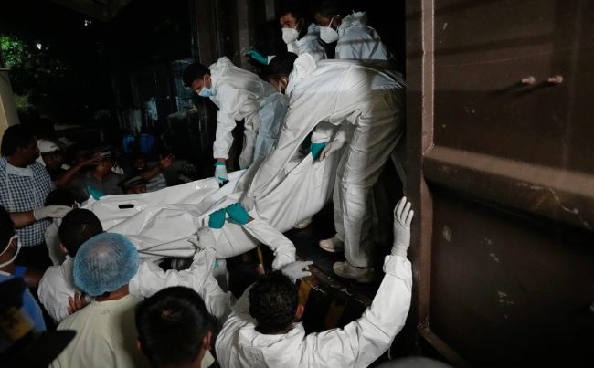 СЕ ТРАГА ПО УШТЕ 60 ЛУЃЕ ОД ПОТОПЕНИОТ ИРАНСКИ БРОД КАЈ ШРИ ЛАНКА, ИРАН ВЕЛИ ДЕКА САД ЌЕ ЗАЖАЛАТ ЗА ОВА