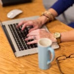 Малку пари, многу стрес – како изгледа денот на еден новинар