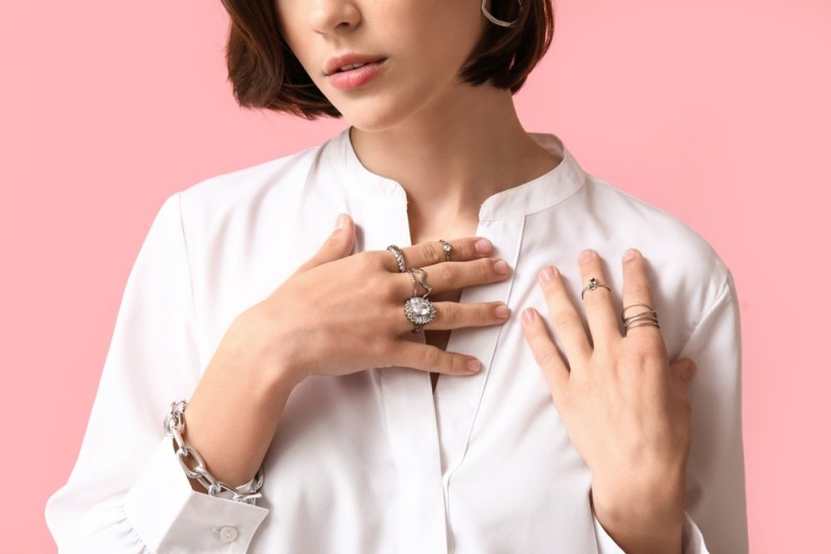 Ви потемнел сребрениот накит? Три едноставни трикови за повторно да сјае како нов