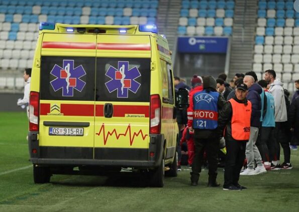 (Видео) Драма во Осиек, селекторот на младата турска селекција се струполи крај клупата