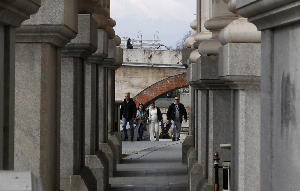 Утринските температури од 0 до 7 степени, преку ден до 17