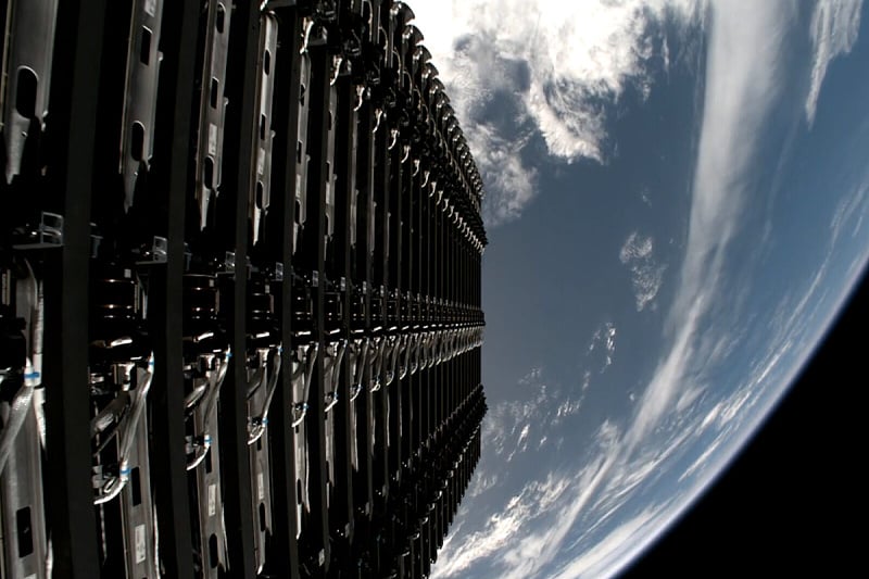 SpaceX изгуби контакт со сателит на Starlink, кој се распаднал во орбитата