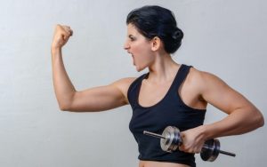 Бројни придобивки за телото – Лекарите сакаат повеќе жени со тегови, експертите порачуваат: „Поудобни теретани и образованието се клучни“