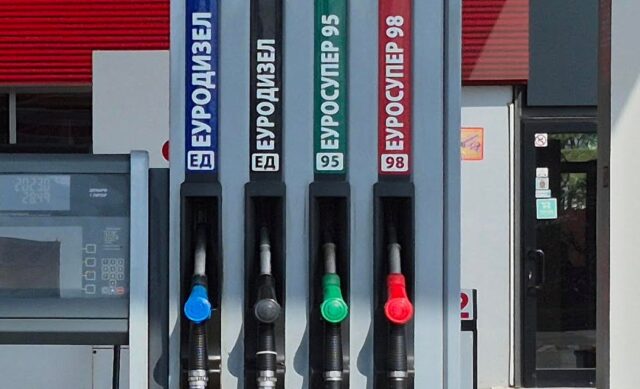 За два денари пониски цени на горивата до крајот на март