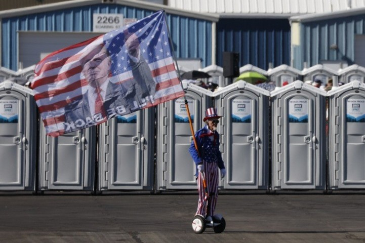 На миротворецот Трамп му тргна со војни